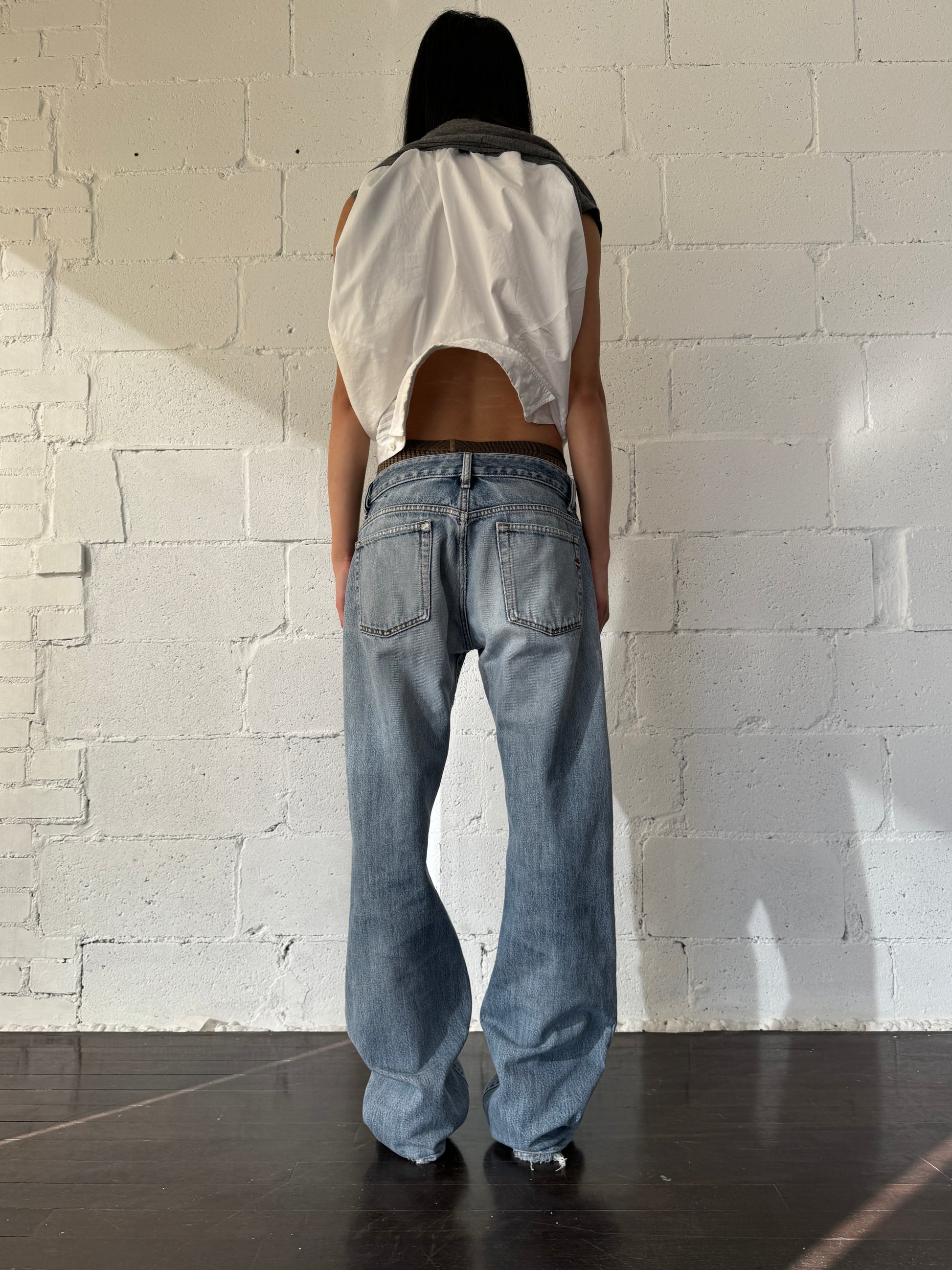 boot cut distressed light wash  32