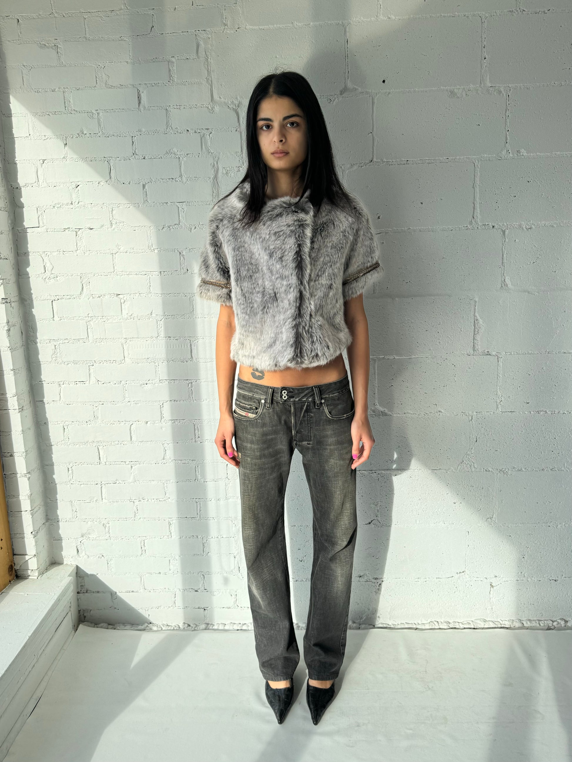 faux fur cropped jacket / grey