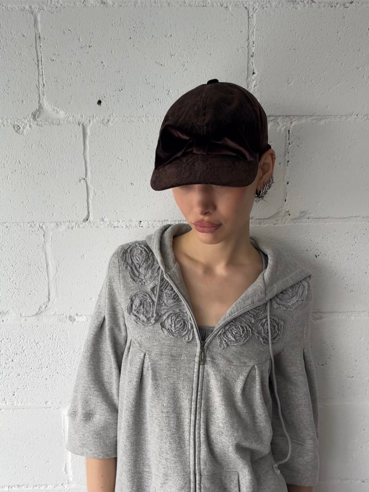 velvet bow hat / brown