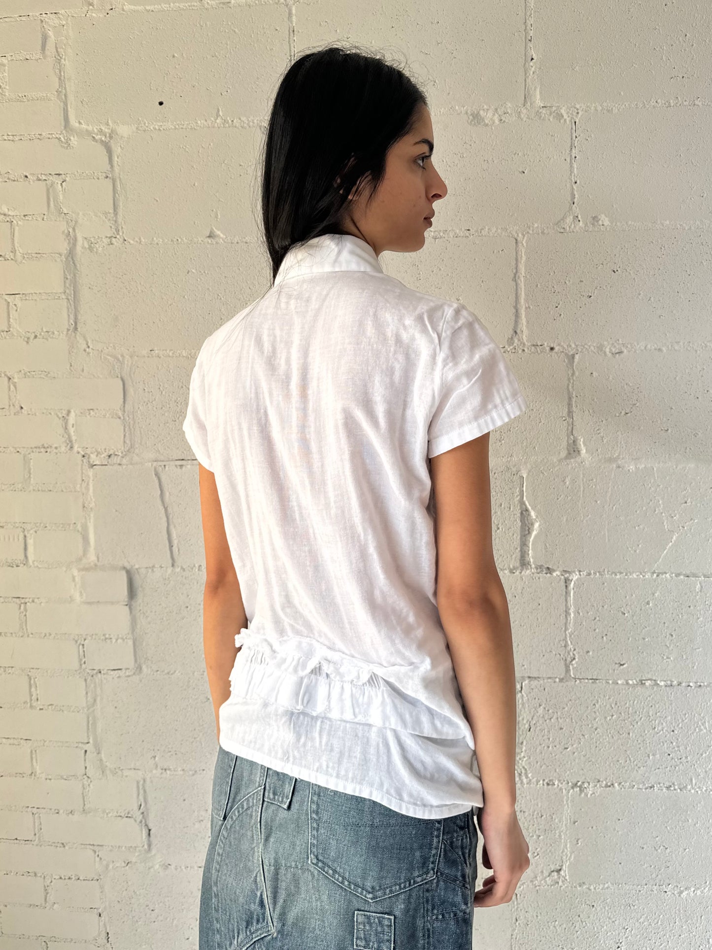 ruffle polo / white
