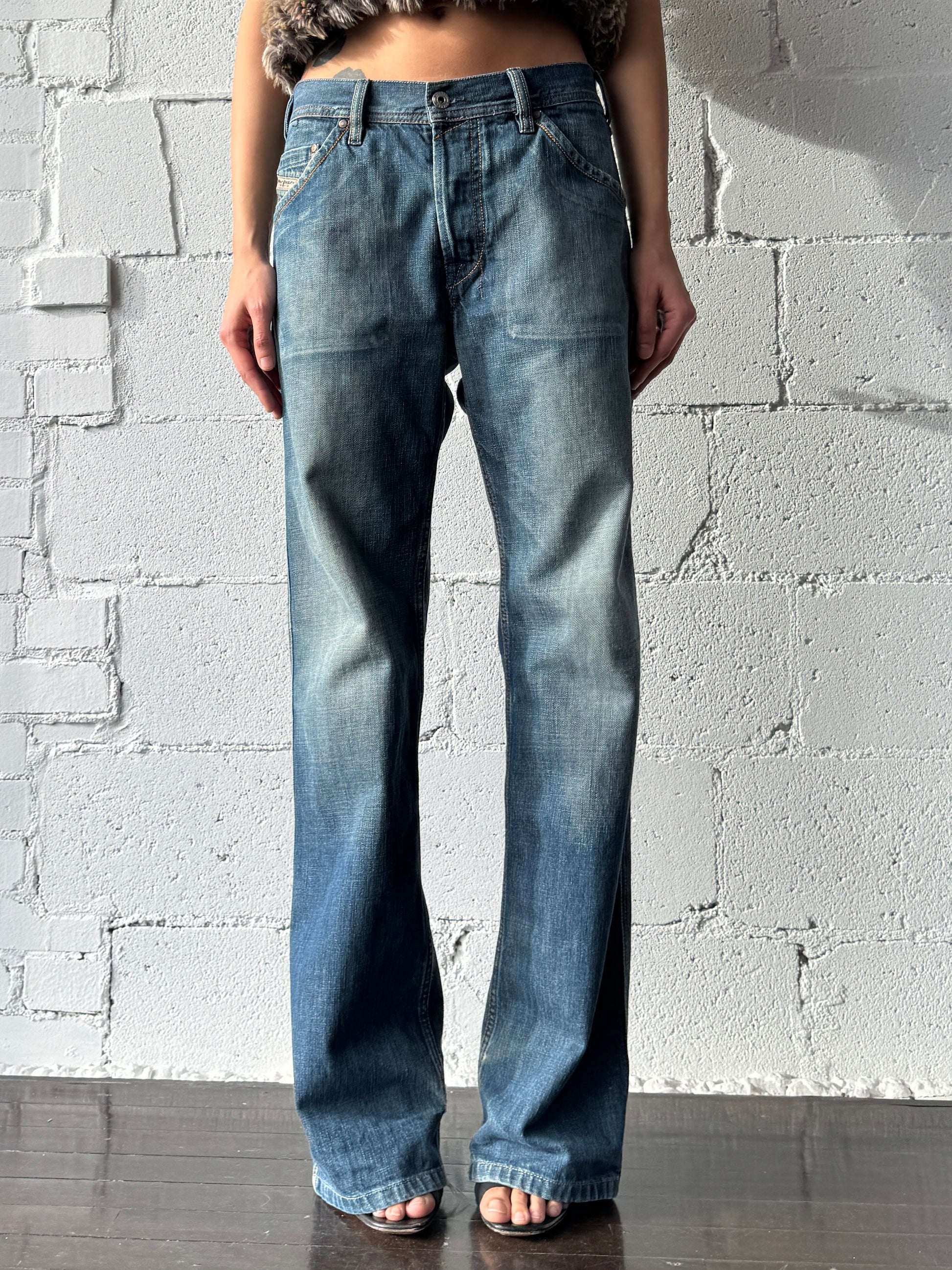 baggy d pocket ripped hems L