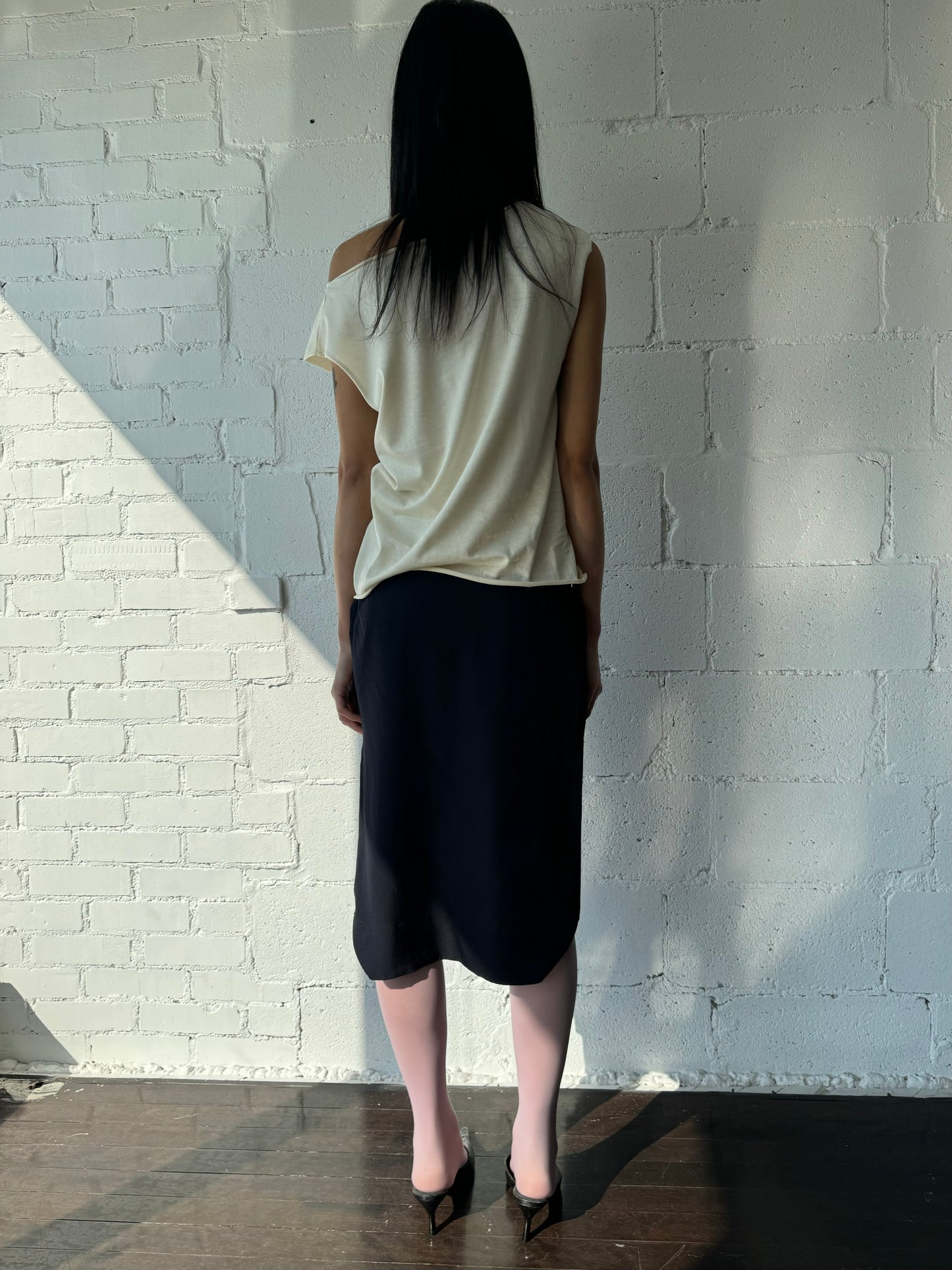 sleeveless assymetric jersey top / bone