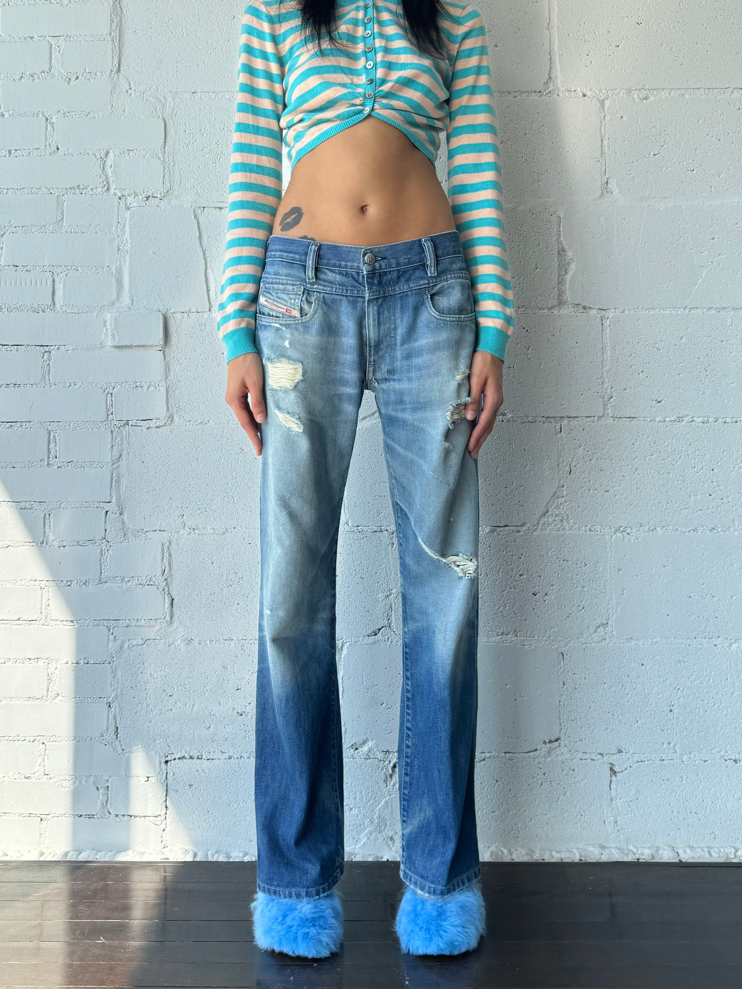 distressed jeans / small