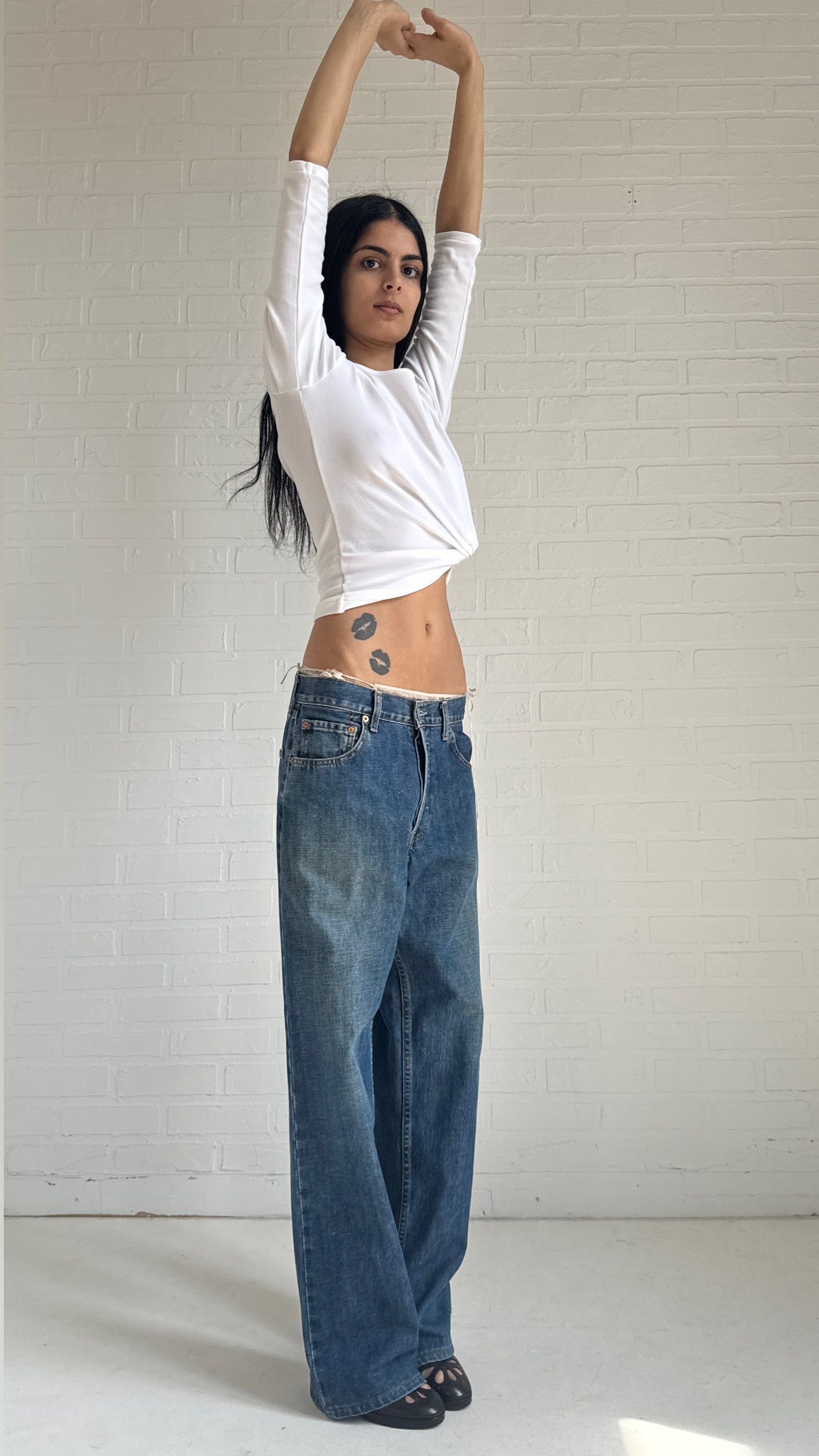 Relaxed Low Rise Wide Jeans