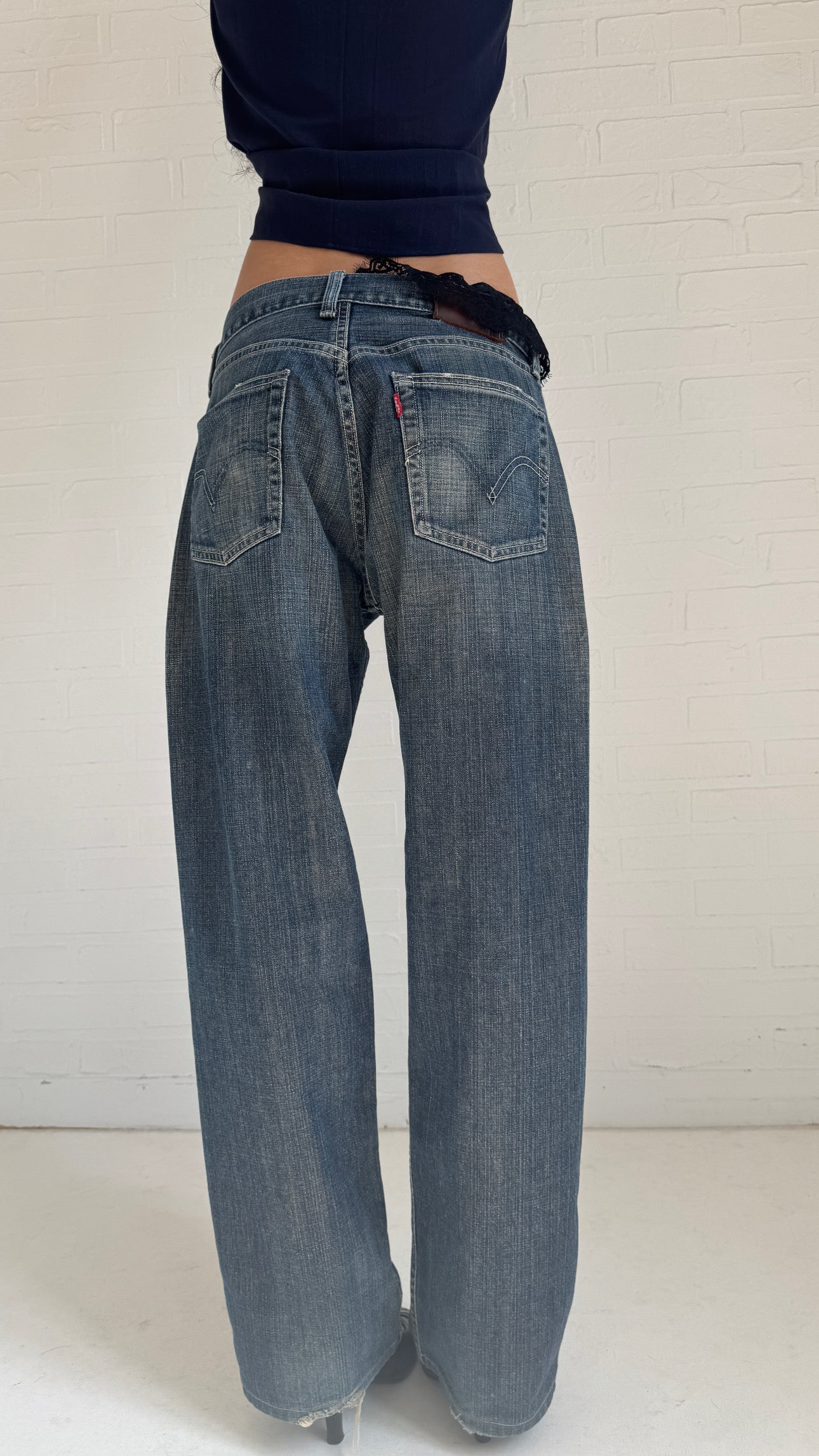 Relaxed Mid Rise Wide Jeans