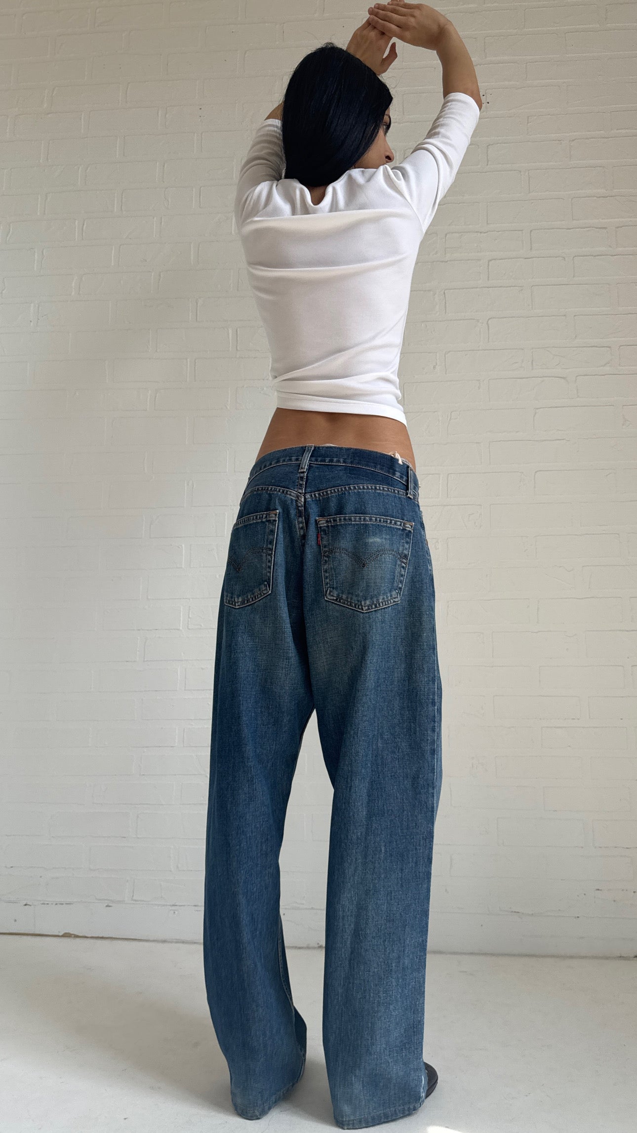 Relaxed Low Rise Wide Jeans