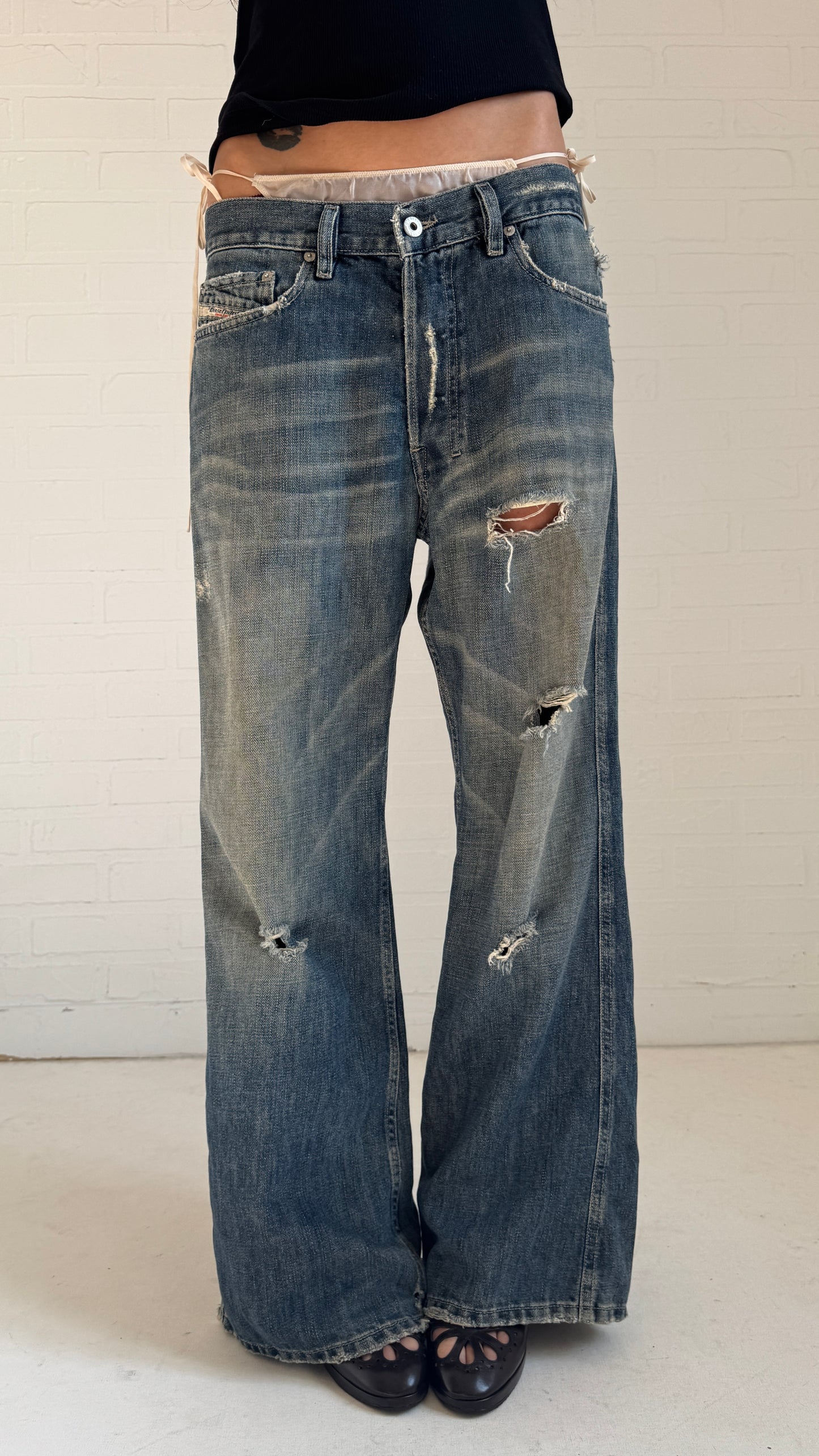 Distressed Wide Leg Jeans