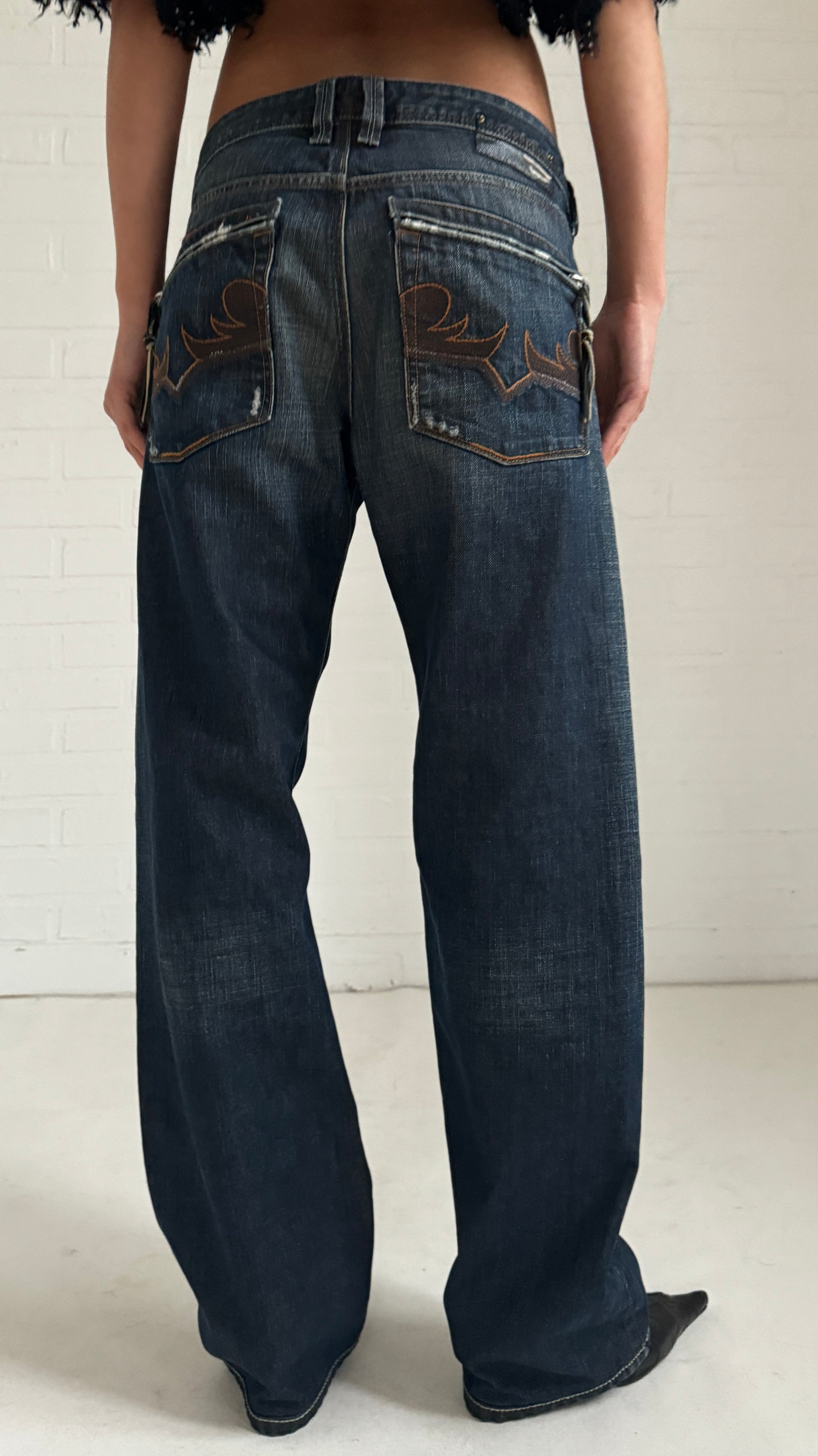 embroidered pocket