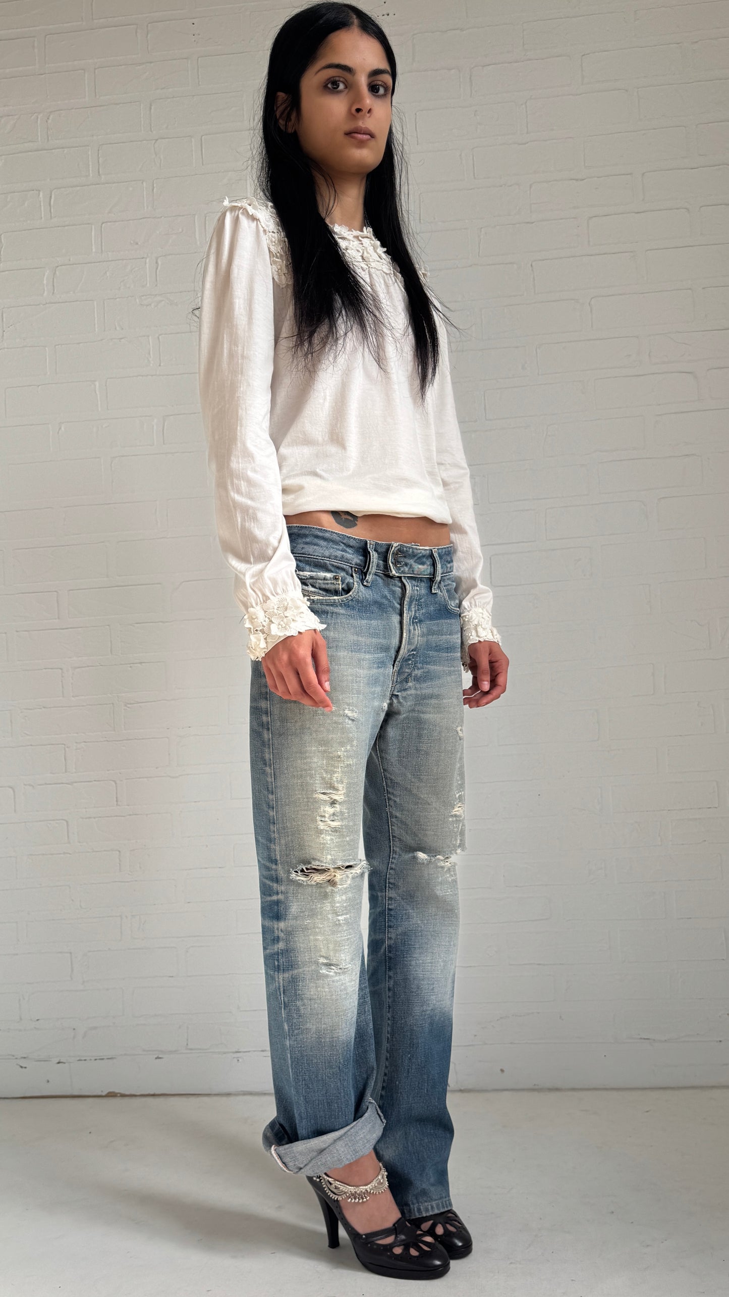 Distressed Straight Leg Jeans