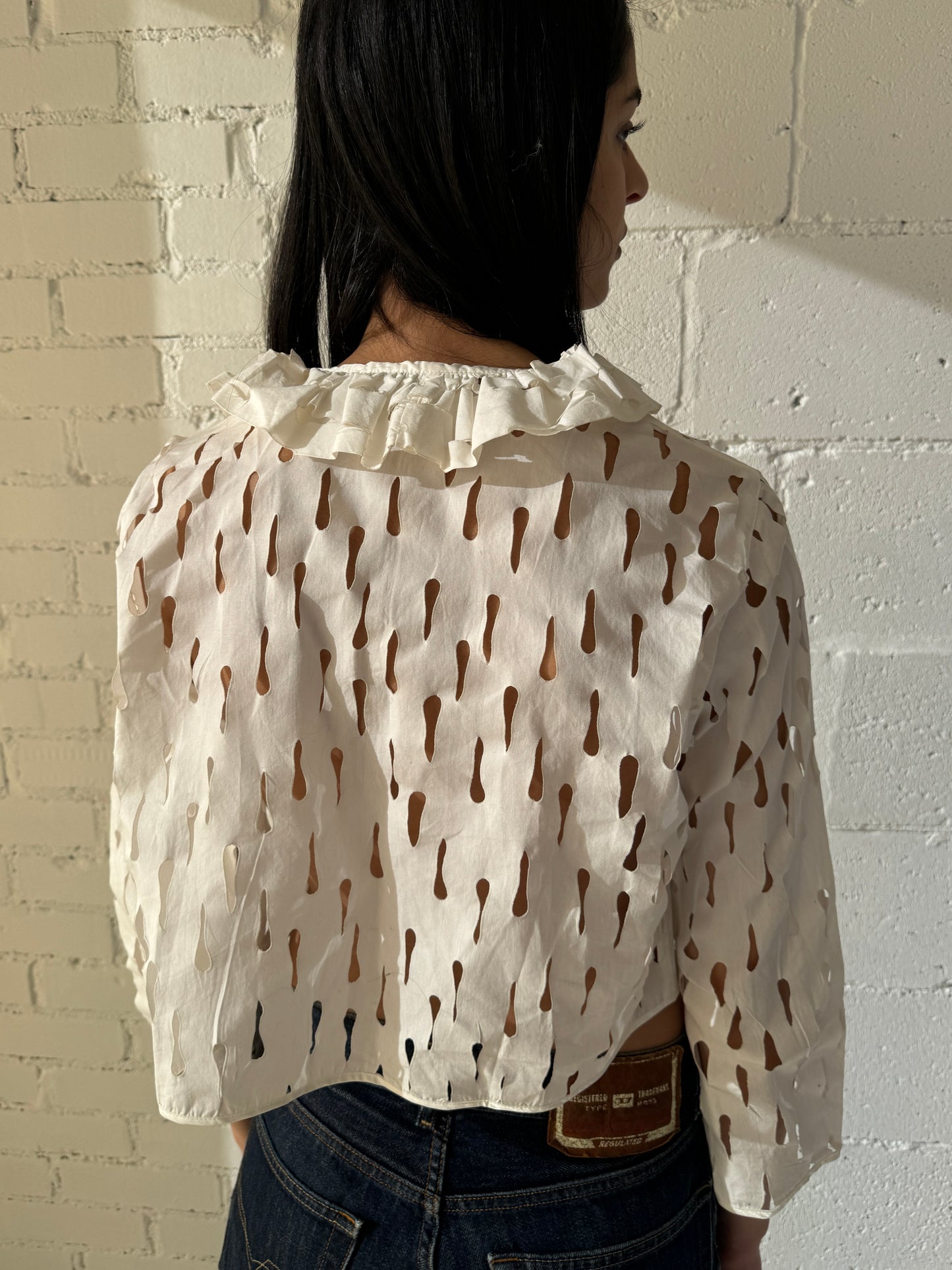 cut out collar blouse / white