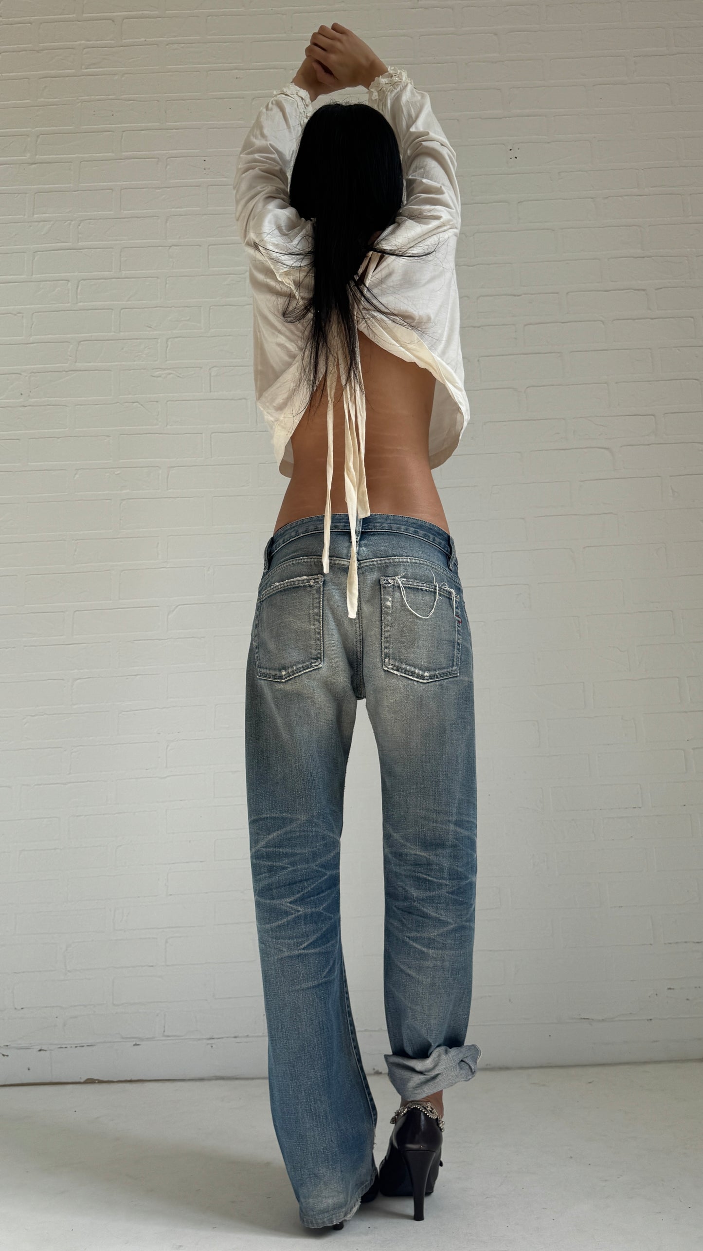 Distressed Straight Leg Jeans