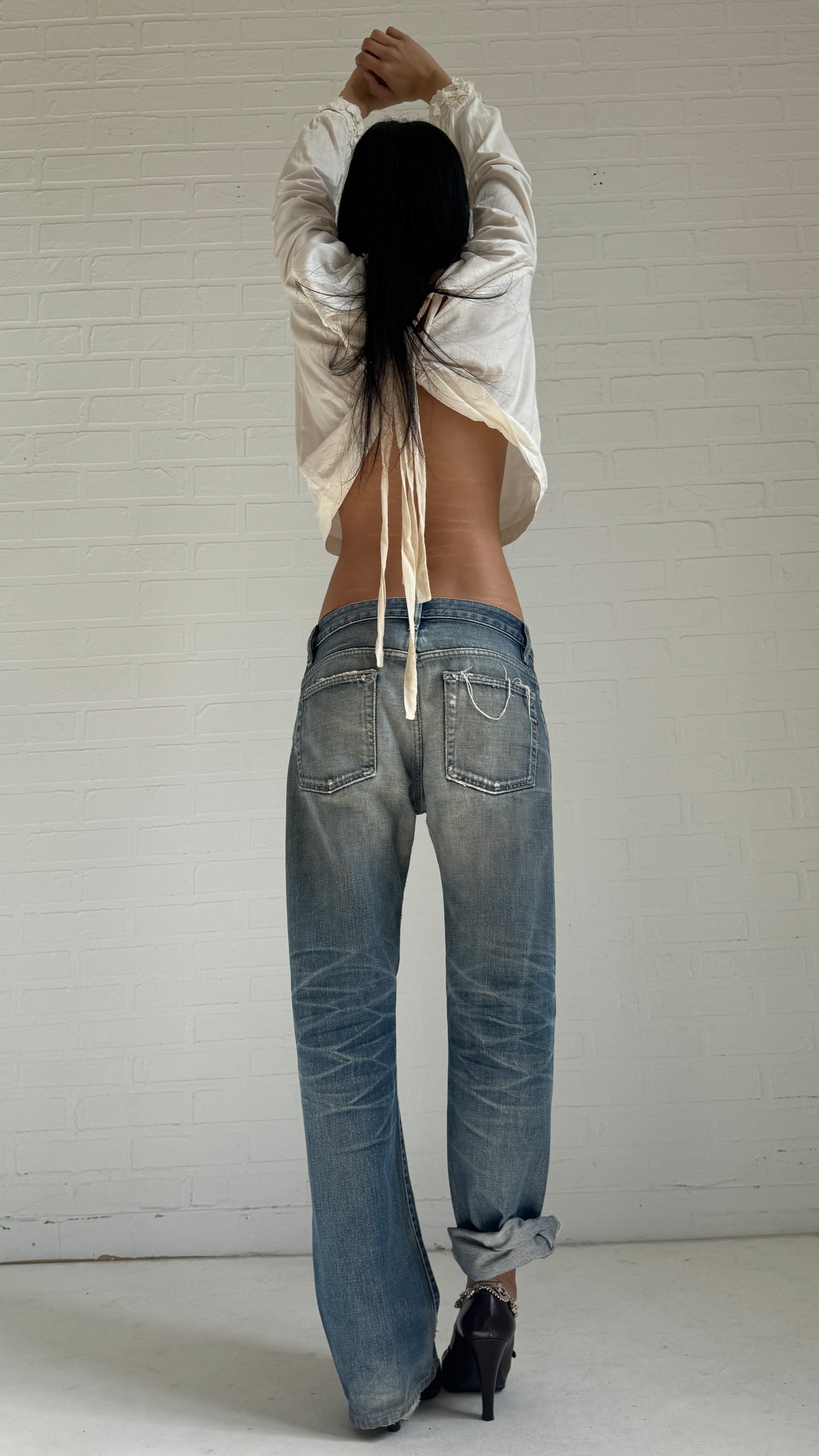 Distressed Straight Leg Jeans