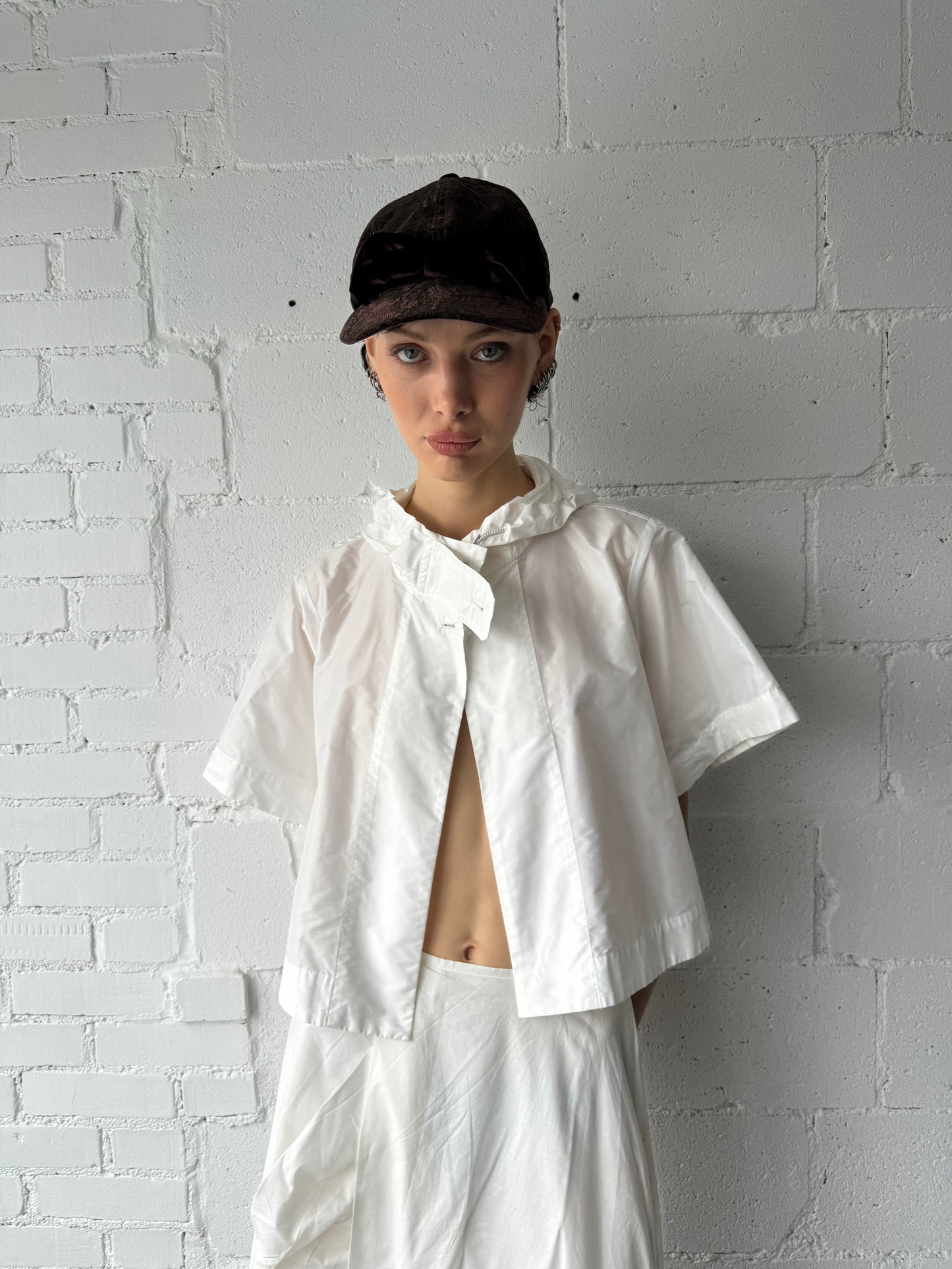 tech short sleeve hood jacket / white