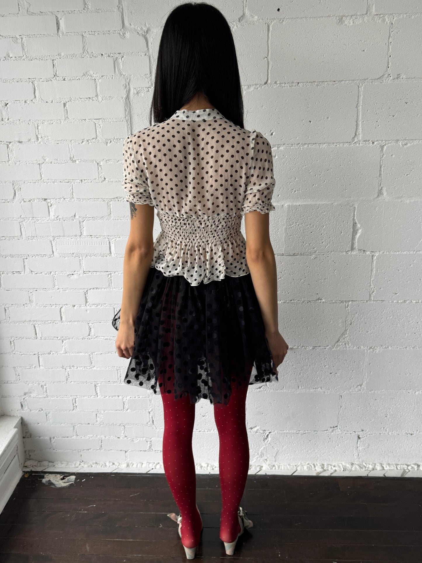 silk tie dot top / white