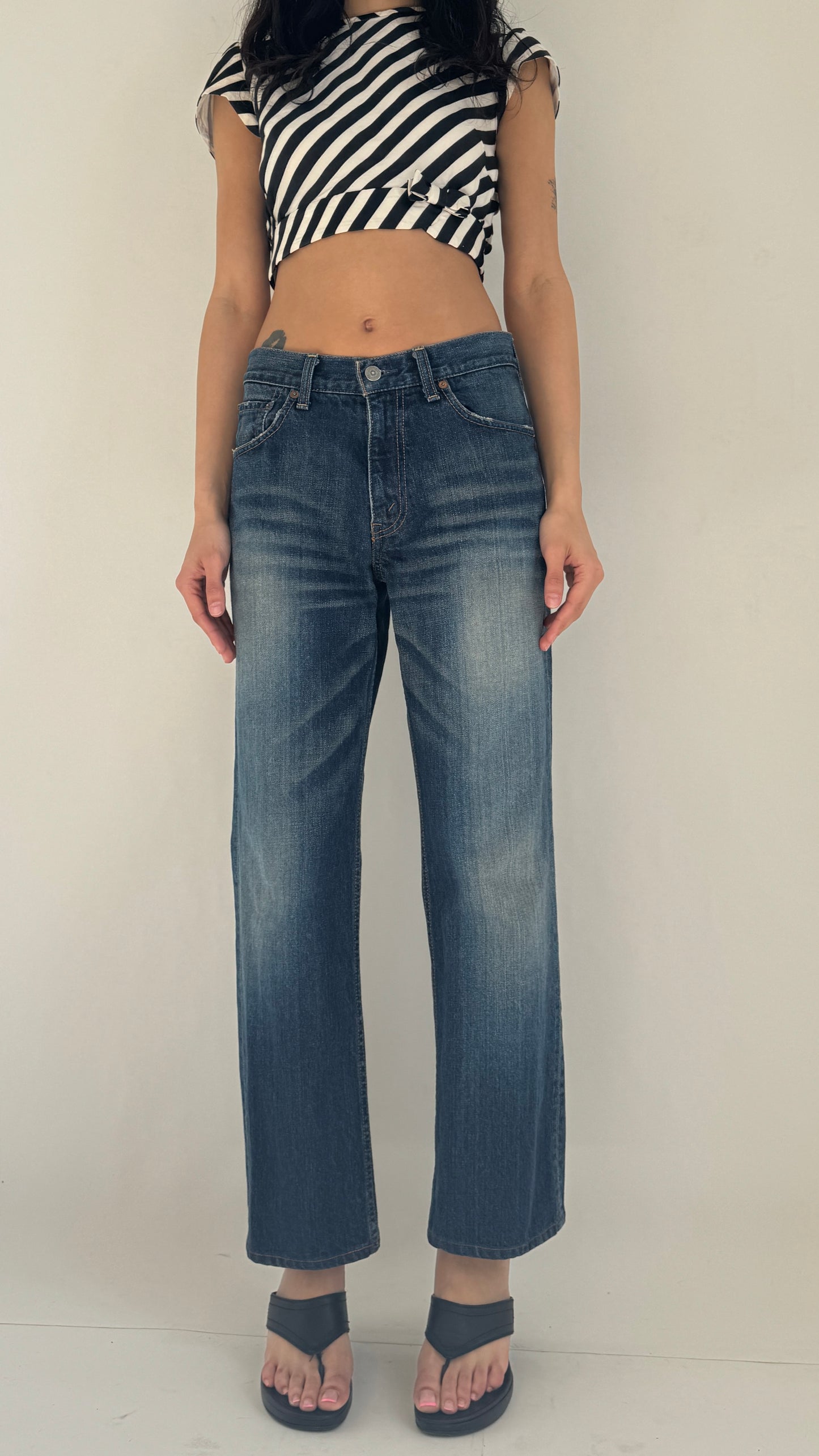 straight short small