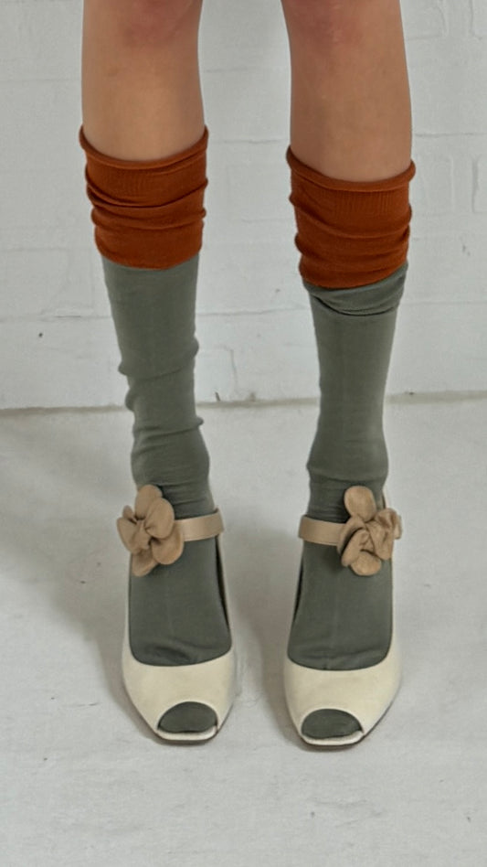 pumps with flower buckle